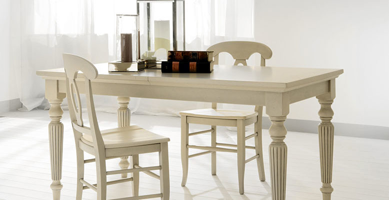 Tavolo e sedie in legno massello italiano